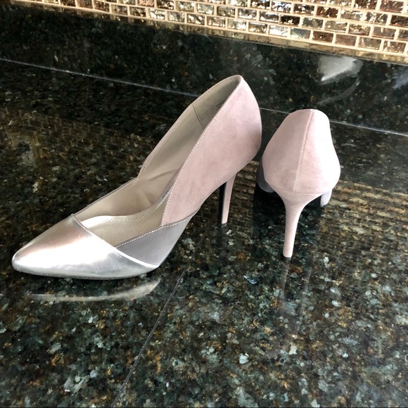 NIB Gray Silver Heels, 10 - Picture 5 of 8